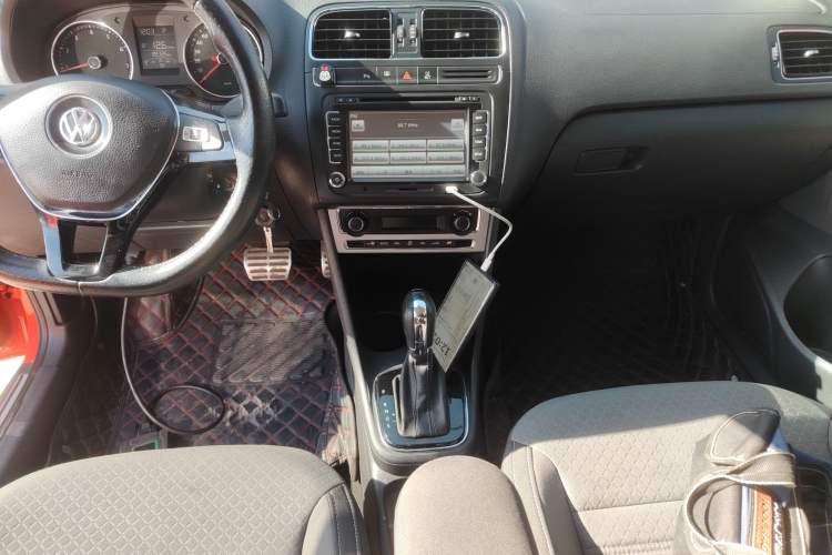 Used Volkswagen Polo 2014 1.6L Cross Polo Automatic Gear Lever
