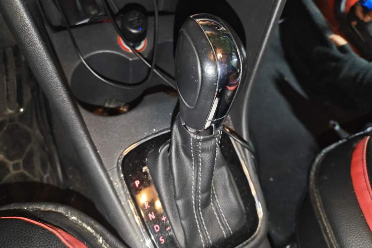 Used Volkswagen Polo 2014 1.6L Cross Polo Automatic Gear Lever