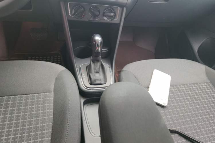 Used Volkswagen Polo 2014 1.6L Automatic Comfort Edition Gear Lever