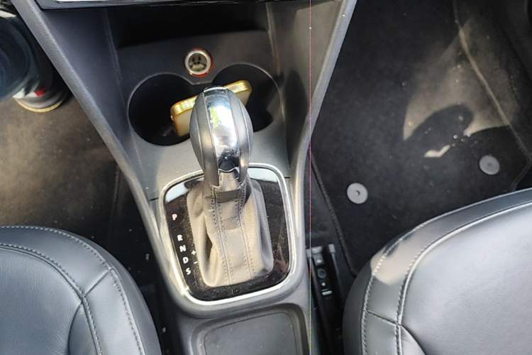 Used Volkswagen Polo 2014 1.6L Automatic Luxury Edition Gear Lever