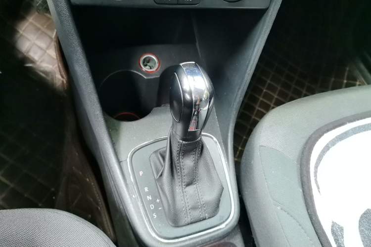 Used Volkswagen Polo 2014 1.6L Automatic Comfort Edition Gear Lever