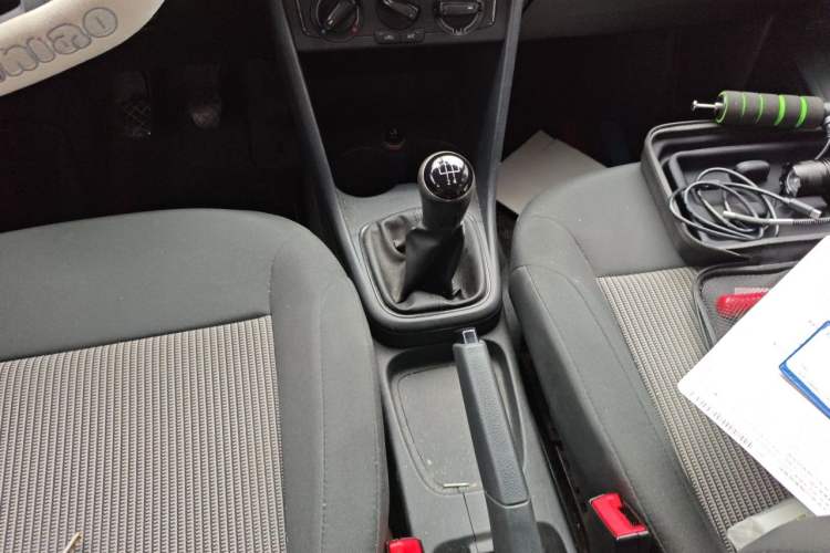 Used Volkswagen Polo 2014 1.4L Manual Fashion Edition Gear Lever