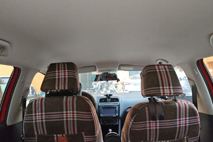 Used Volkswagen Polo 2014 1.4L Automatic Comfort Edition Headliner