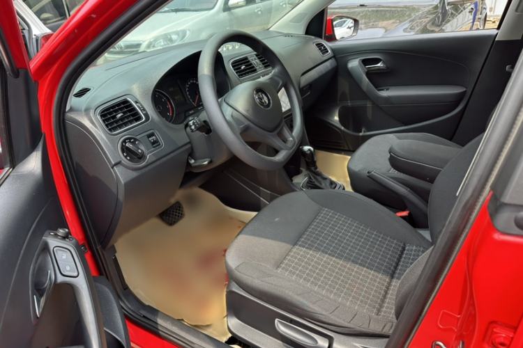 Used Volkswagen Polo 2014 1.6L Automatic Comfort Edition Interior 1