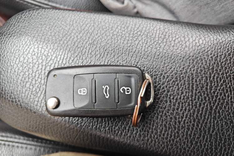 Used Volkswagen Polo 2014 1.6L Automatic Comfort Edition Interior 1