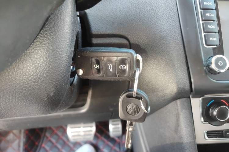 Used Volkswagen Polo 2014 1.6L Cross Polo Automatic Interior 1