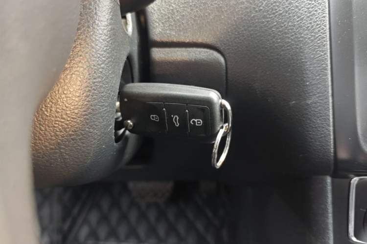Used Volkswagen Polo 2014 1.6L Automatic Comfort Edition Interior 1