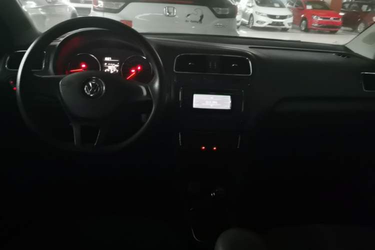 Used Volkswagen Polo 2014 1.6L Manual Comfort Edition Interior 2