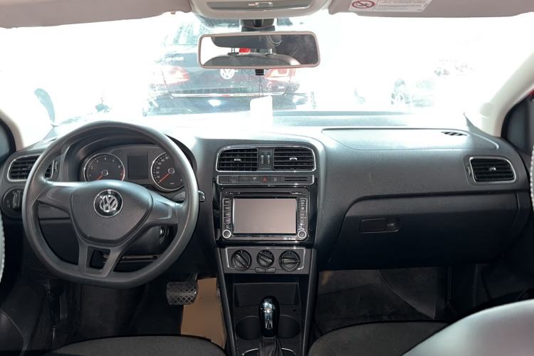 Used Volkswagen Polo 2014 1.4L Automatic Comfort Edition Interior 2