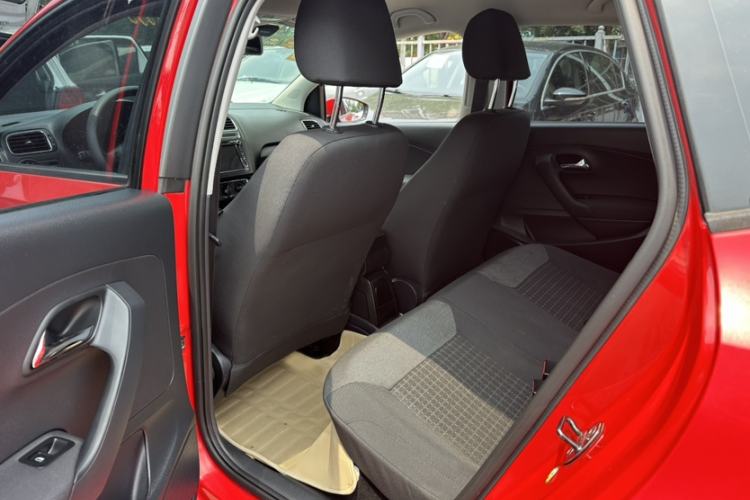 Used Volkswagen Polo 2014 1.6L Automatic Comfort Edition Interior 2