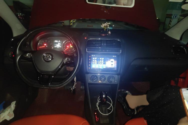 Used Volkswagen Polo 2014 1.6L Automatic Comfort Edition Interior 2