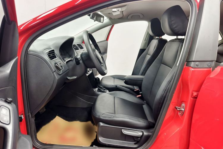 Used Volkswagen Polo 2014 1.6L Automatic Comfort Edition Interior 2