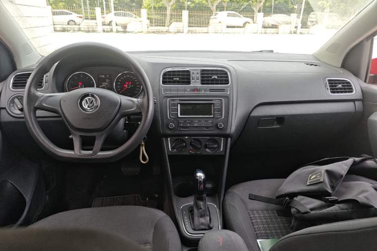 Used Volkswagen Polo 2014 1.6L Automatic Comfort Edition Interior 2