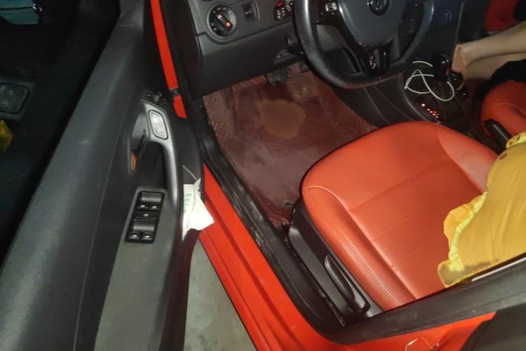 Used Volkswagen Polo 2014 1.6L Automatic Comfort Edition Interior 3