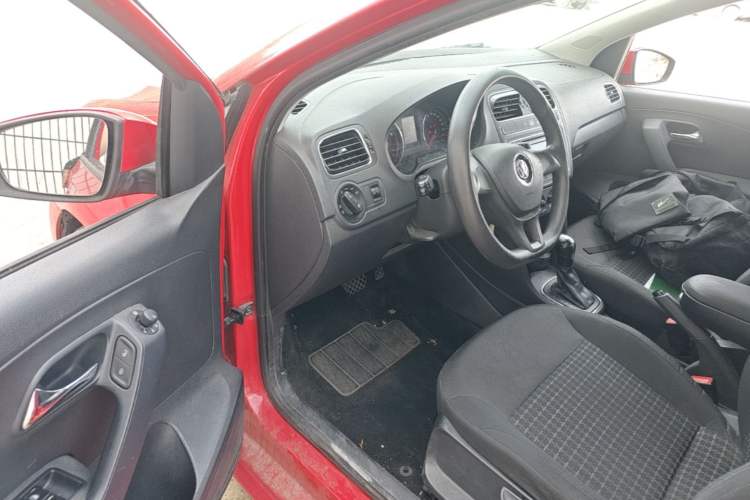 Used Volkswagen Polo 2014 1.6L Automatic Comfort Edition Interior 3