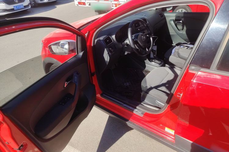 Used Volkswagen Polo 2014 1.6L Cross Polo Automatic Interior 3
