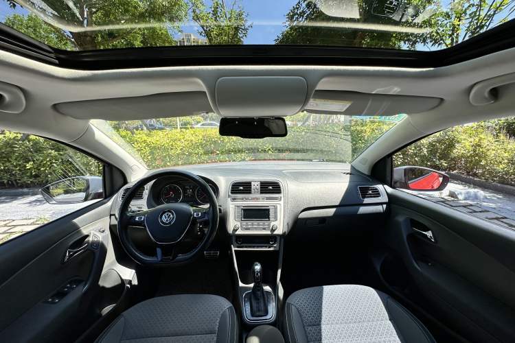 Used Volkswagen Polo 2014 1.6L Cross Polo Automatic Interior 4