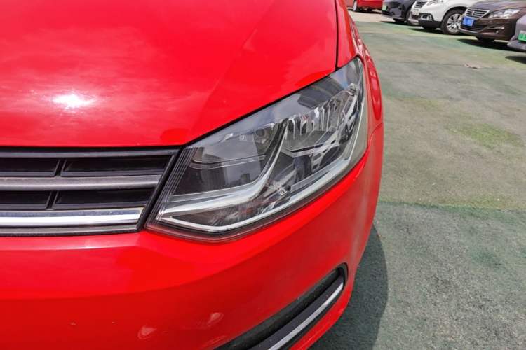 Used Volkswagen Polo 2014 1.6L Automatic Comfort Edition Left Front Headlight