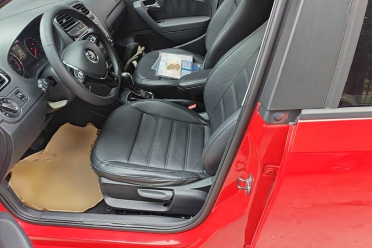 Used Volkswagen Polo 2014 1.6L Automatic Luxury Edition Left Front Seat