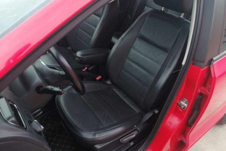 Used Volkswagen Polo 2014 1.6L Automatic Luxury Edition Left Front Seat