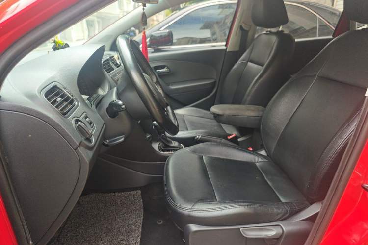 Used Volkswagen Polo 2014 1.6L Cross Polo Automatic Left Front Seat