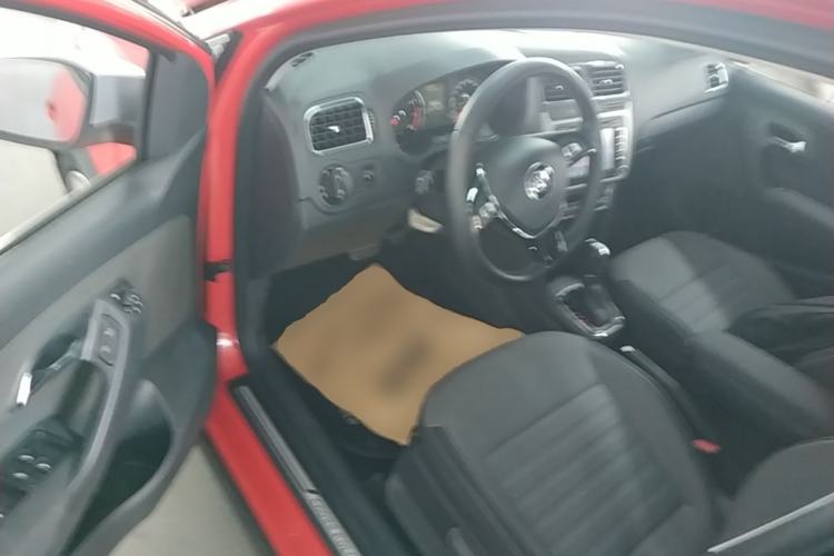 Used Volkswagen Polo 2014 1.6L Cross Polo Automatic Left Front Seat