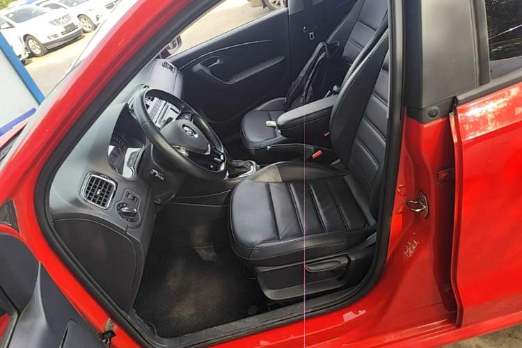 Used Volkswagen Polo 2014 1.6L Automatic Luxury Edition Left Front Seat