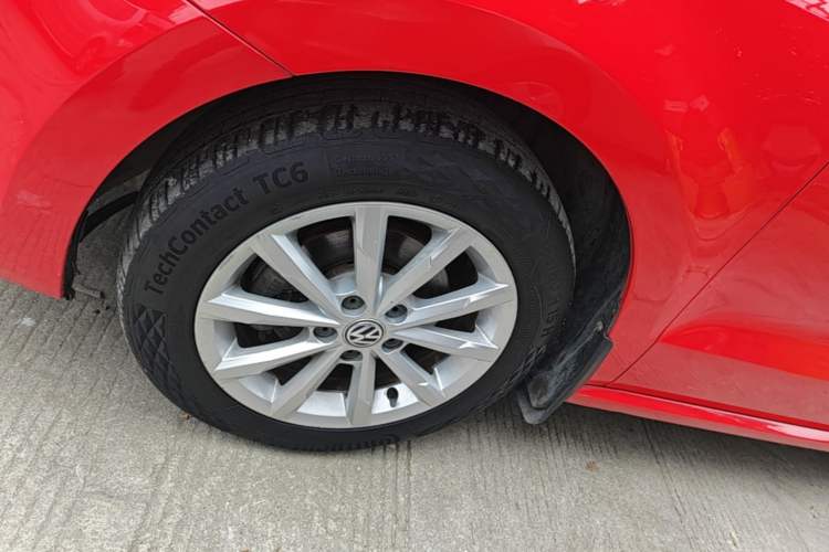 Used Volkswagen Polo 2014 1.6L Automatic Luxury Edition Left Front Wheel Hub