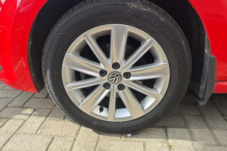 Used Volkswagen Polo 2014 1.6L Automatic Comfort Edition Left Front Wheel Hub