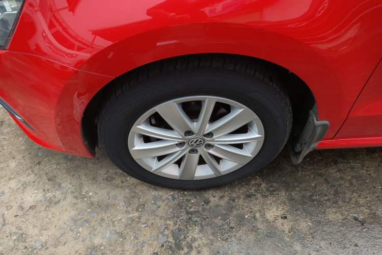 Used Volkswagen Polo 2014 1.4L Automatic Comfort Edition Left Front Wheel Hub