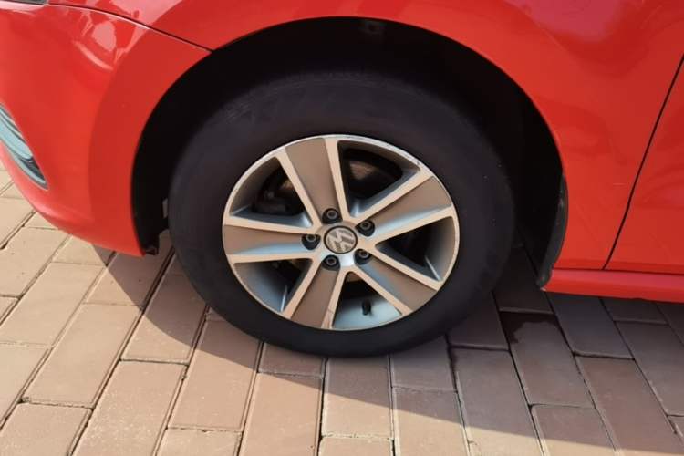 Used Volkswagen Polo 2014 1.4L Manual Fashion Edition Left Front Wheel Hub