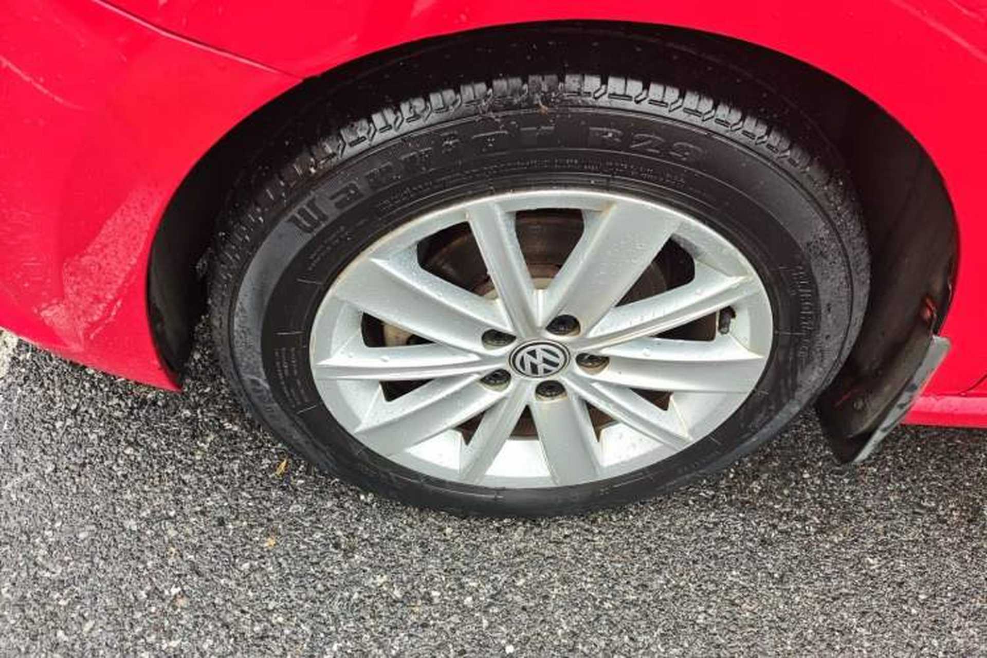 Used Volkswagen Polo 2014 1.4L Automatic Comfort Edition Left Front Wheel Hub