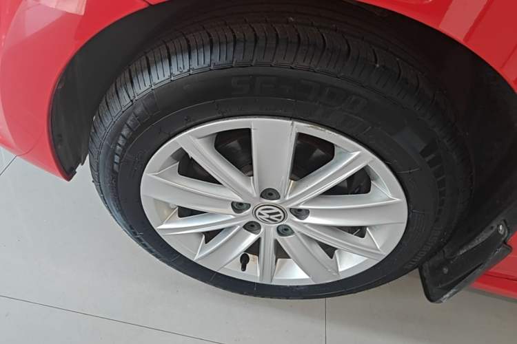 Used Volkswagen Polo 2014 1.6L Automatic Comfort Edition Left Front Wheel Hub