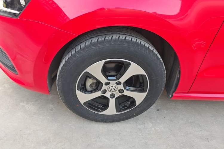Used Volkswagen Polo 2014 1.4L Manual Fashion Edition Left Front Wheel Hub