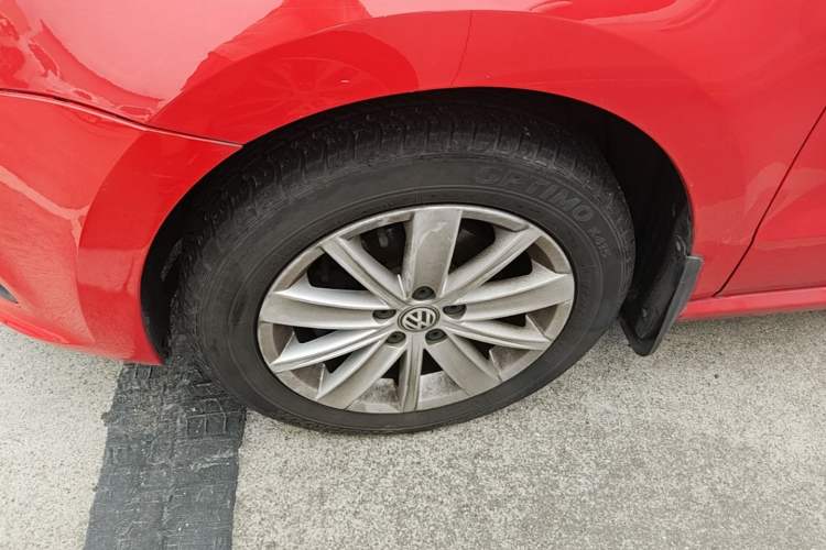 Used Volkswagen Polo 2014 1.6L Automatic Comfort Edition Left Front Wheel Hub