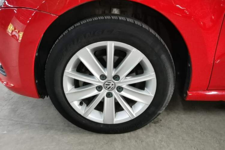 Used Volkswagen Polo 2014 1.6L Automatic Comfort Edition Left Front Wheel Hub