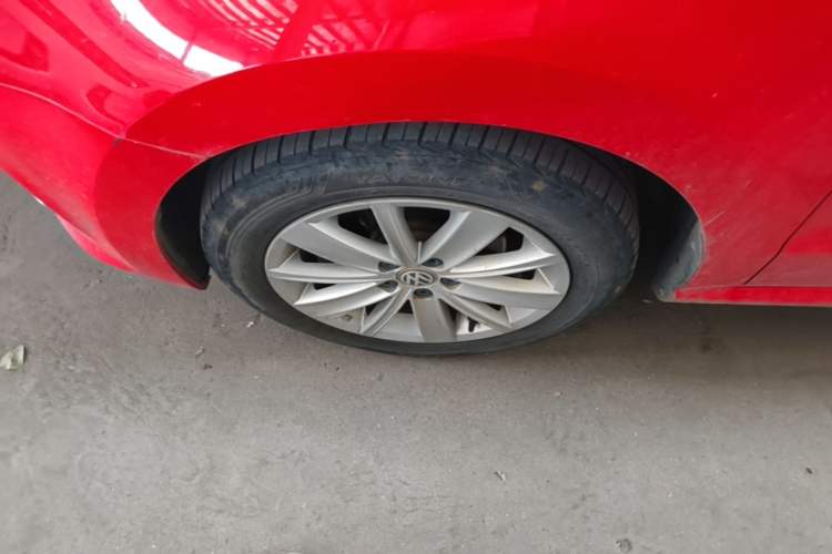 Used Volkswagen Polo 2014 1.4L Automatic Comfort Edition Left Front Wheel Hub