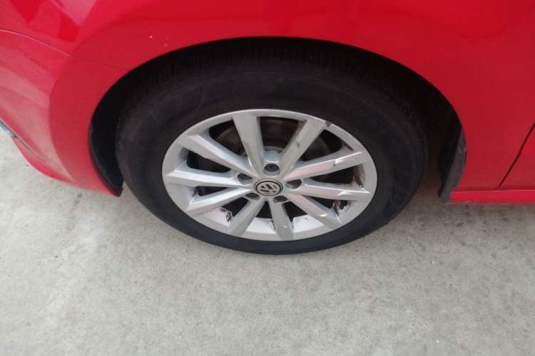 Used Volkswagen Polo 2014 1.6L Automatic Luxury Edition Left Front Wheel Hub