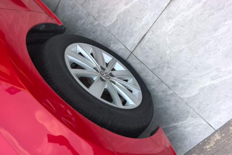 Used Volkswagen Polo 2014 1.6L Automatic Comfort Edition Left Front Wheel Hub