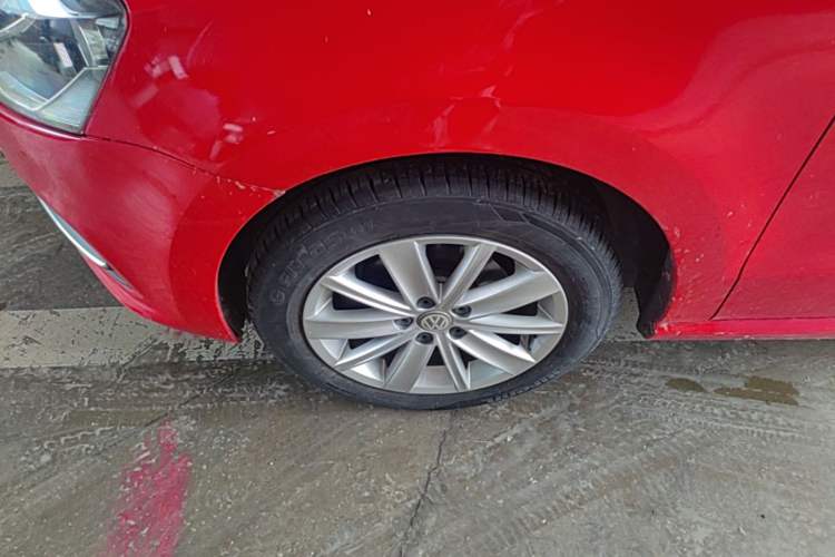Used Volkswagen Polo 2014 1.6L Automatic Comfort Edition Left Front Wheel Hub