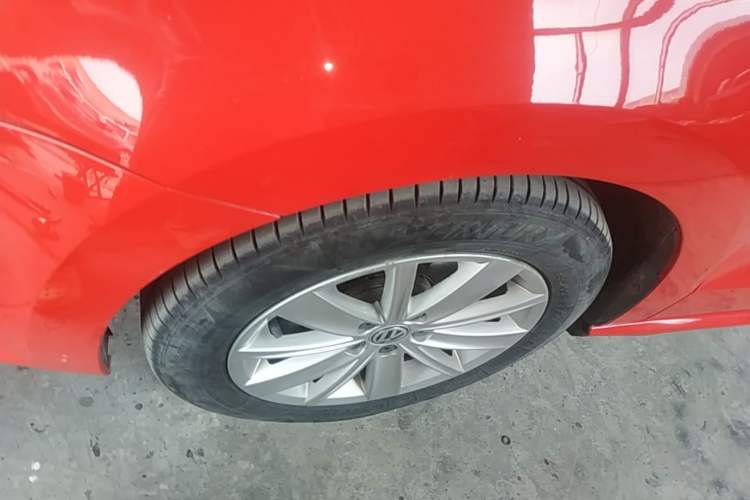 Used Volkswagen Polo 2014 1.4L Automatic Comfort Edition Left Front Wheel Hub