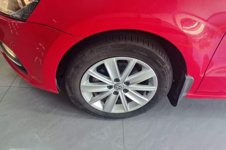 Used Volkswagen Polo 2014 1.6L Automatic Comfort Edition Left Front Wheel Hub