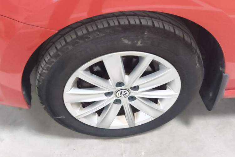 Used Volkswagen Polo 2014 1.6L Automatic Comfort Edition Left Front Wheel Hub