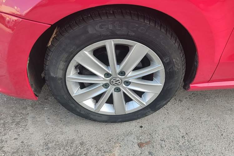 Used Volkswagen Polo 2014 1.4L Automatic Comfort Edition Left Front Wheel Hub