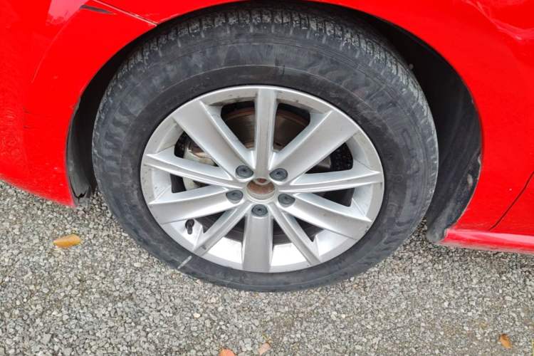 Used Volkswagen Polo 2014 1.4L Automatic Comfort Edition Left Front Wheel Hub