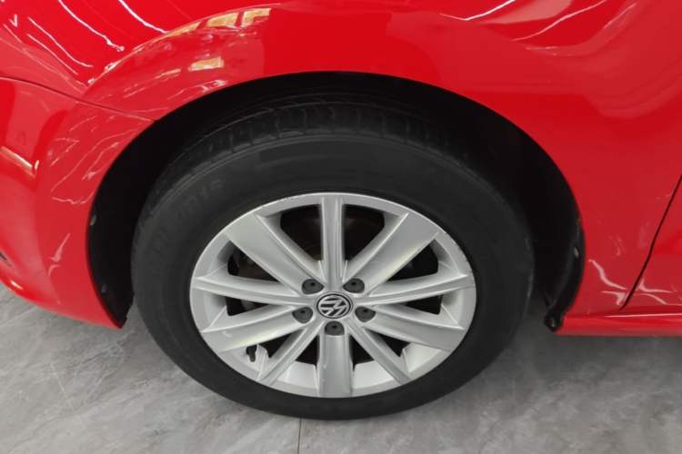 Used Volkswagen Polo 2014 1.6L Automatic Comfort Edition Left Front Wheel Hub