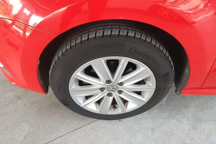 Used Volkswagen Polo 2014 1.6L Automatic Comfort Edition Left Front Wheel Hub