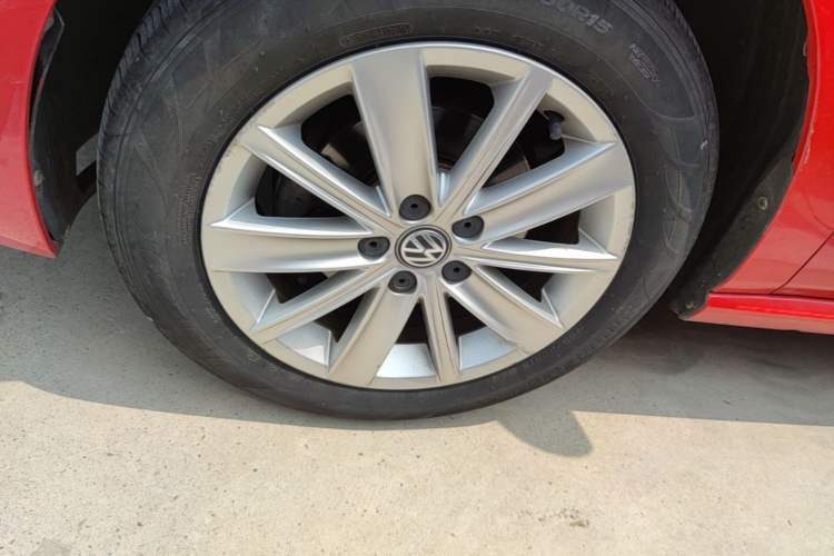 Used Volkswagen Polo 2014 1.6L Automatic Comfort Edition Left Front Wheel Hub