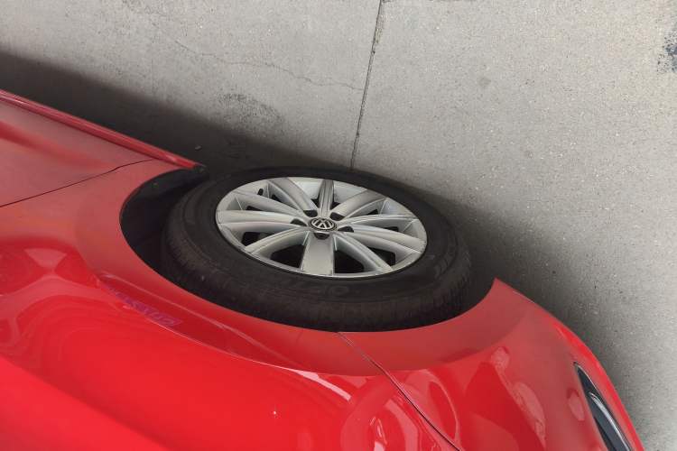 Used Volkswagen Polo 2014 1.6L Automatic Comfort Edition Left Front Wheel Hub