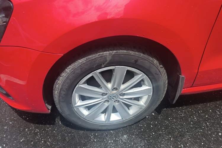 Used Volkswagen Polo 2014 1.6L Automatic Comfort Edition Left Front Wheel Hub
